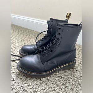 DOC MARTEN 1460 WOMEN'S SMOOTH LEATHER LACE UP BOOTS